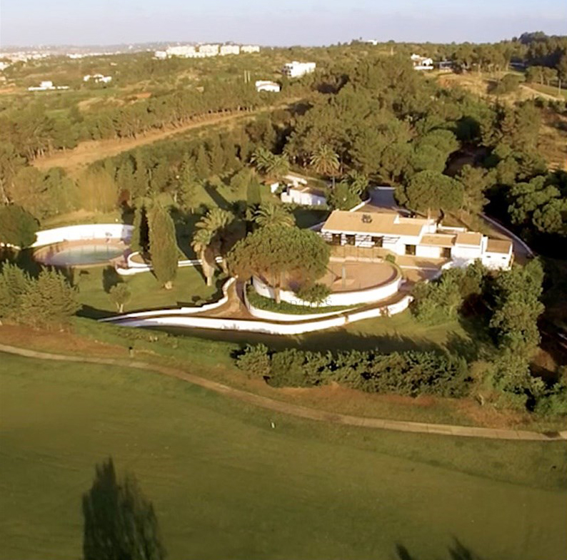 Extensa propriedade frente ao mar