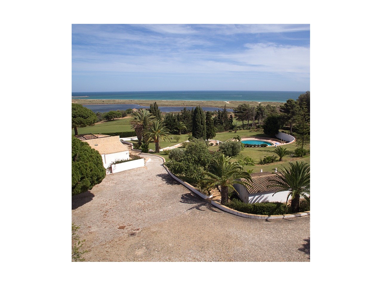 Extensa propriedade frente ao mar