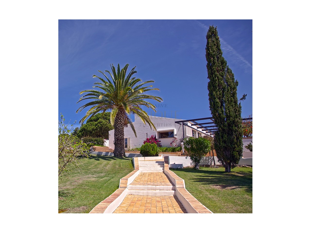 Extensa propriedade frente ao mar