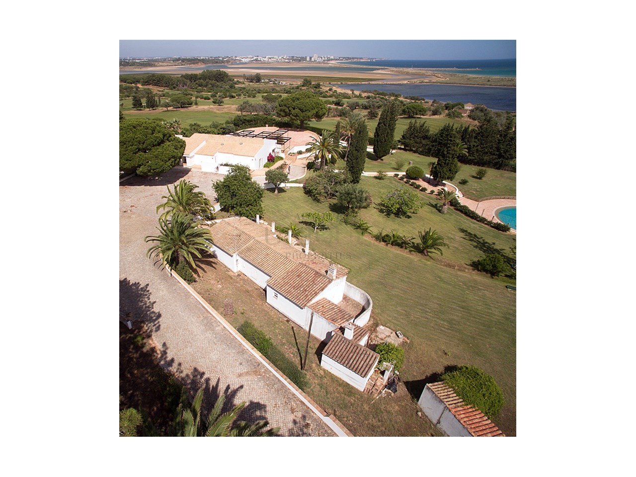 Extensa propriedade frente ao mar