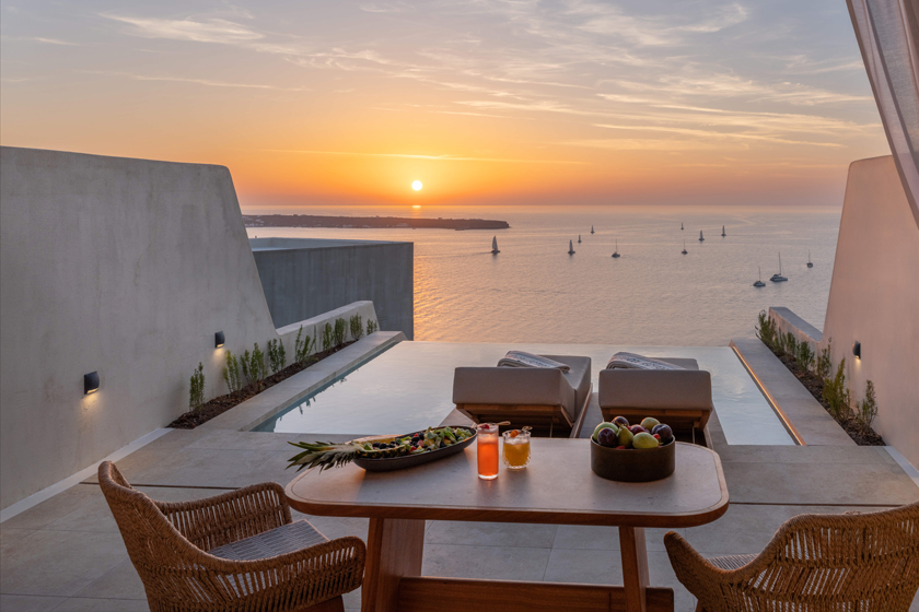 Santo Mine Oia Suites