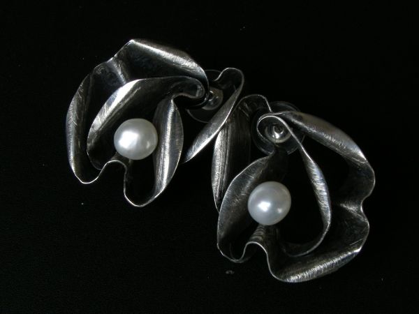 Brincos em prata com pérolas